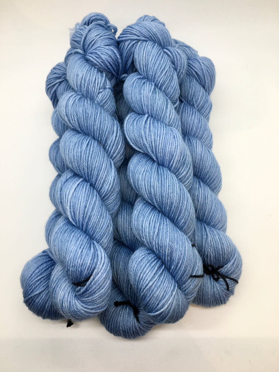 Leaden Flycatcher Feather – Robin's Promise Yarn Co.